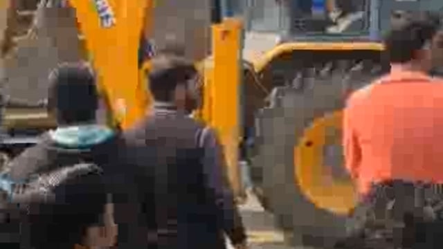 मासूम से दुष्कर्म के आरोपी की दुकान पर चला बुलडोजर, बीएनएस व पॉक्सो में मुकदमा दर्ज