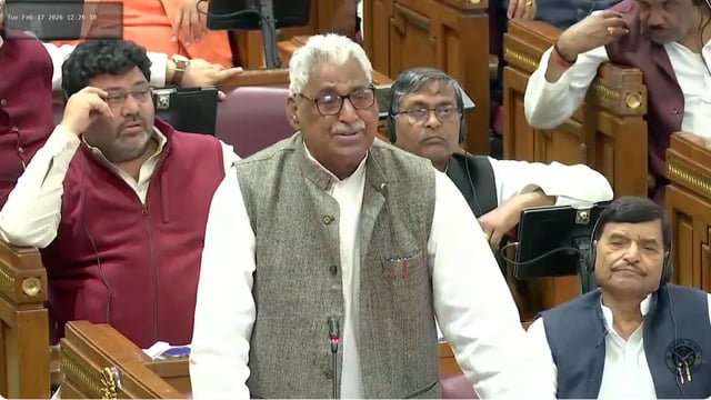 ▶️......थानेदार हम लोगों का फोन ही नहीं उठाते। कई बार एसपी तो उठा लेता है लेकिन थानेदार नहीं उठाता। हम चाहते हैं कि इस सदन से आप एक आदेश दे दें, ताकि हमारी बात सुनी जाए।" 
ये मसला नेता प्रति पक्ष माता प्रसाद पांडेय ने आज उठाया है।