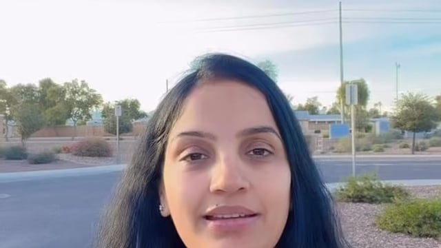 देश के करीब साढ़े तीन करोड़ लोग भारत से बाहर दूसरे देशों में रहते हैं. उनका कहना था कि ऐसे अधिकांश लोगों के मां-बाप या सास-ससुर  भारत में ही रहते हैं. उन्होंने कहा कि भारत से बाहर रह रहे लोग केवल अपनी योग्यता के आधार पर ही वहां नहीं पहुंचे हैं. उनका कहना था कि इसके पीछे उनके मां-बाप का त्याग और तपस्या भी है.उन्होंने कहा का इन लोगों के मां-बाप ने अपना पेट काटकर और अपना सुख त्याग कर उन्हें इस लायक बनाया है.उन्होंने कहा कि कभी-कभी तो मां-बाप अपने बच्चों को विदेश भेजने के लिए अपनी जमीन-जायजाद भी बेच देते हैं. 
.उन्होंने कहा कि उनकी सफलता के पीछे सरकारों की सस्ती शिक्षा और स्वास्थ्य की योजनाओं का भी हाथ है. उन्होंने कहा कि ये लोग जब विदेश जाते हैं तो शुरू-शुरू में अपने मां-बाप की चिंता करते हैं. उनके वहां जब बच्चे होते हैं तो वे अपने मां-बाप या सास-ससुर को बच्चों की देखभाल के लिए अपने पास बुला लेते हैं. इसके पीछे की वजह यह होती है कि वहां बच्चों की देखभाल करने वाले लोगों की फीस काफी अधिक होती है. उन्होंने कहा कि समय बीतने के साथ-साथ इन लोगों को लगाव अपने मां-बाप या सास-ससुर के साथ घटता चला जाता है. डॉक्टर अग्रवाल ने अपनी बातों के समर्थन में दिल्ली और इंदौर में हाल में हुई घटनाओं की जिक्र किया. जिसमें अकले रह रहे मां-बाप की मौत हो गई. लेकिन उनकी संतान लौटकर नहीं आई. उन्होंने बताया कि देश में हर साल इस तरह की करीब पांच सौ मामले सामने आते हैं, जिसमें अकेले रह रहे मां-बाप की मौत बहुत पीड़ादायक होती है.* ▶️part 2◀️