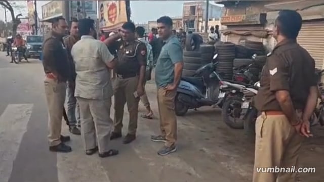 MANT- भूतेश्वर तिराहे पर बिना आदेश, दुकान खलवाने को लेकर हंगामा, लोगों ने उप जिलाधिकारी का किया, विरोध,, 