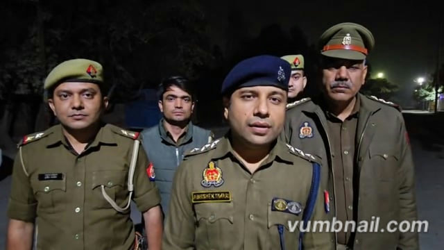 मेरठ थाना नौचन्दी पुलिस द्वार हत्या के मुकदमे में वांछित ₹25,000 का इनामी अभियुक्त  गिरफ्तार,आला कत्ल की बरामदगी के दौरान अभियुक्त द्वारा पुलिस पर फायरिंग करने पर हुई मुठभेड़ में  पैर में गोली लगने से घायल/गिरफ्तार, कब्जे से  घटना में प्रयुक्त 01 पिस्टल .32 बोर, कारतूस व  स्कूटी बरामदगी के सम्बन्ध में क्षैत्राधिकारी सिविल लाइन की बाईट ।