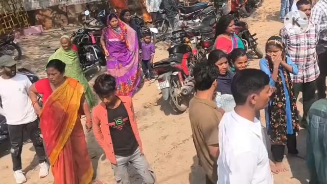 अमरपुर में बच्चा चोरी के आरोप में महिला को पोल से बांधा ,पुलिस कर रही है जांच।