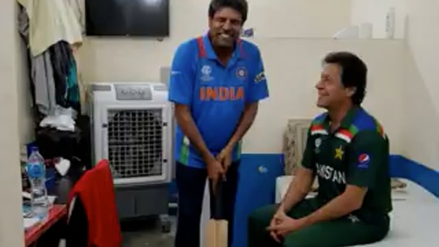 ▶️....इमरान खान को दुनिया के क्रिकेटरों का साथ 
पूर्व ऑस्ट्रेलियाई कप्तान ग्रेग चैपल ने पाकिस्तान की जेल में बंद देश के पूर्व प्रधानमंत्री और क्रिकेट के महारथी इमरान खान को तुरंत समुचित इलाज और बेहतर देखभाल देने की अपील की है। उन्होंने जो इसके लिए पिटीशन बनाई है उस पर दस्तख़त करने वालों में भारतीय क्रिकेट के दिग्गज सुनील गावस्कर और कपिल देव भी शामिल हैं। इस में अधिकतर वे क्रिकेटर हैं जो इमरान खान के साथ क्रिकेट खेल चुके हैं। ये सभी इमरान की सेहत और उनकी आँखों की रौशनी से जुड़ी ख़बरों से चिंतित हैं।

AI Video