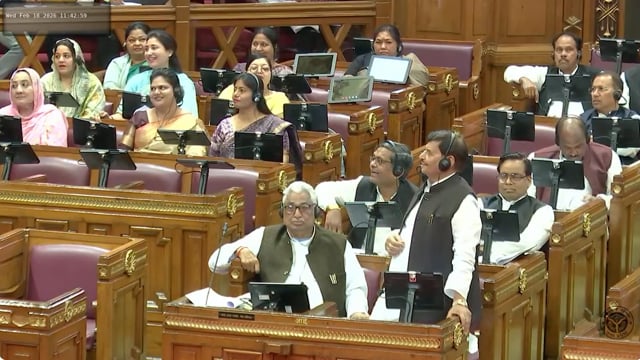 ▶️......सपा नेता शिवपाल यादव सदन में खड़े हुए। कहा- बिजली मंत्री तो ऐसा बता रहे जैसे 2017 से पहले कोई काम ही नहीं हुआ। मंत्री जी बहुत असत्य बोलते हैं। बहुत ज्यादा बोलते हैं। 

स्पीकर सतीश महाना ने कहा- थोड़ा बहुत आप लोग अडजस्ट कर लीजिए।