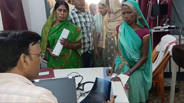 प्राथमिक स्वास्थ्य केंद्र सिरदला में मरीजों की उमड़ी भीड़