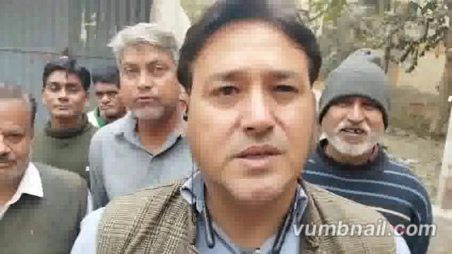 फतेहाबाद रोड टॉयलेट कार्यालय पर लाइट काटे  जान विरुद्ध में जनता का हंगामा फतेहाबाद रोड मायावती कॉलोनी की लाइट काटने का 