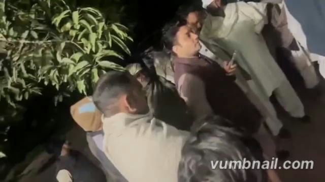 ▶️......BJP नेता- "मुझे चैलेंज करोगे. लाइनमैन नही आयेगें
बिजलीघर साले में आग लगा दूंगा मैं"
JE- लगा दो जी आपका ही है

BJP नेता-  तू हैं कहां ये बता 
फिर जाकर BJP नेता मनीष के तेवर ठंडे हुए
शामली के मनीष पूर्व जिला पंचायत अध्यक्ष है