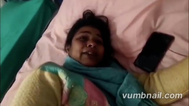 ▶️......संभल  वर्ष 2023 में आरती की शादी कुलदीप से हुई थी। दोनों सरकारी शिक्षक बताए जा रहे हैं। आरोप है कि आज कुलदीप ने अपनी छोटी बेटी की बेरहमी से पिटाई की और फिर प्रेशर कुकर के ढक्कन से गर्भवती पत्नी आरती को भी मारपीट कर घायल कर दिया।
बताया जा रहा है कि इससे पहले भी चार बार मारपीट की घटनाएं हो चुकी हैं। घायल आरती को उपचार के लिए अस्पताल में भर्ती कराया गया है। मामले में आगे की कार्रवाई की जा रही है।