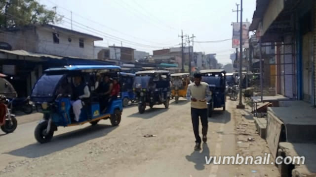 शाहजहांपुर में एंटा चौराहा पर रोड खुद के डाल दी गई जिसकी वजह से लगता है लंबा जाम