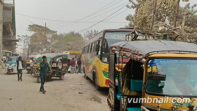 सड़क पर खड़ी बसें, शहर बेहाल — सरकार से ठोस पहल की मांग