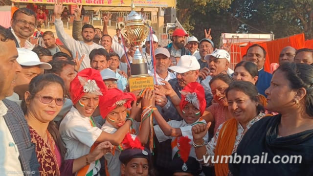 ओवरऑल चैंपियन बना शाहजहांपुर, खिलाड़ियों की चमक से गूंजा स्वर्ण जयंती स्टेडियम
शाहजहांपुर। स्वर्ण जयंती स्टेडियम ओसीएफ में आयोजित दो दिवसीय 39वीं मंडलीय बाल क्रीड़ा प्रतियोगिता का समापन गरिमामय और भावनात्मक वातावरण में हुआ।