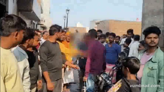 आवारा कुतिया के साथ कुकर्म करने के बाद हत्या से क्षेत्र में सनसनी..गुस्साए लोगो ने युवक का किया काला मुंह, चप्पलों...…