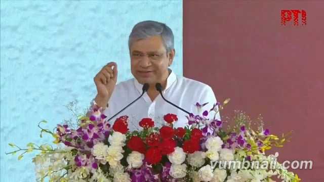 ▶️.......बदकिस्मती ये है कि ऐसे लोग हमारे मंत्री हैं।*
ट्रेन ओवरहेड तारों से बिजली लेती हैं, और जब ब्रेक लगाए जाते हैं, तो बिजली उसी तार में वापस चली जाती है।”

—  रेल मंत्री अश्विनी वैष्णव