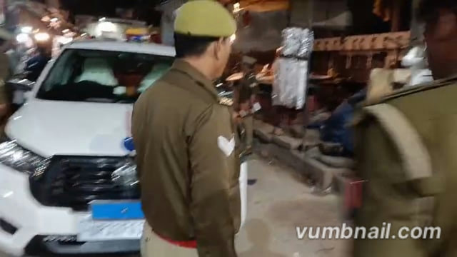 किछौछा दरगाह शरीफ में आज आईजी रेंज अयोध्या,अंबेडकर नगर पुलिस अधीक्षक अभिजीत आर शंकर व एडिशनल एसपी हरेंद्र कुमार सीओ सिटी नीतीश तिवारी थाना अध्यक्ष सुनील कुमार पांडे निरीक्षण के दौरान रहे मौजूद।