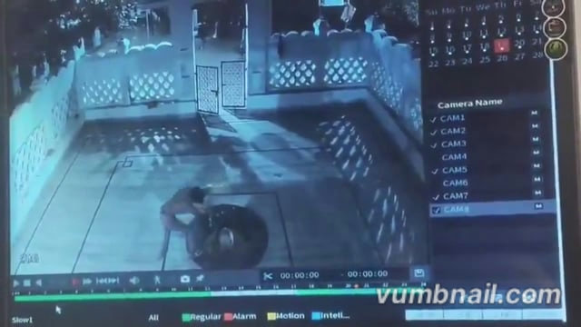 यूपी – जिला रायबरेली के मंदिर में एक शख्स ने त्रिशूल उखाड़ा, फिर उसी से शिवलिंग पर बार–बार प्रहार किए। शिवलिंग खंडित हुआ। आरोपी कुलदीप यादव गिरफ्तार है।