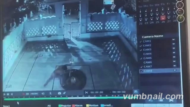 यूपी – जिला रायबरेली के मंदिर में एक शख्स ने त्रिशूल उखाड़ा, फिर उसी से शिवलिंग पर बार–बार प्रहार किए। शिवलिंग खंडित हुआ। आरोपी कुलदीप यादव गिरफ्तार है।