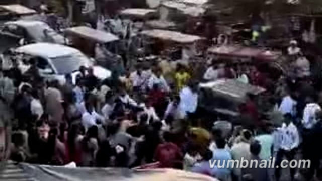 *यूपी – जिला बुलंदशहर में भारतीय वायुसेना में कार्यरत प्रथम नामक व्यक्ति को क्रूरता से पीटा गया। रोड पर घुड़चढ़ी हो रही 