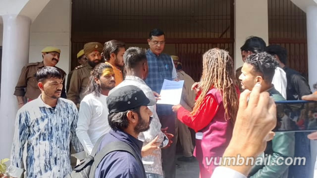 मांस अंडा नशा मुक्ति और परिक्रमा मार्ग में आने वाले वाइन शॉप बंद करने के लिए डीएम कार्यालय ज्ञापन सोपा 