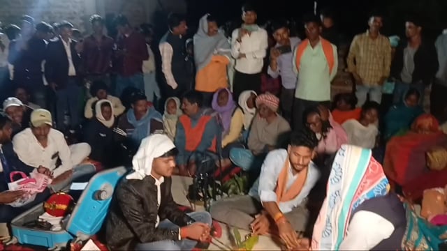 सिरदला में तिलक समारोह कार्यक्रम में शामिल लोग