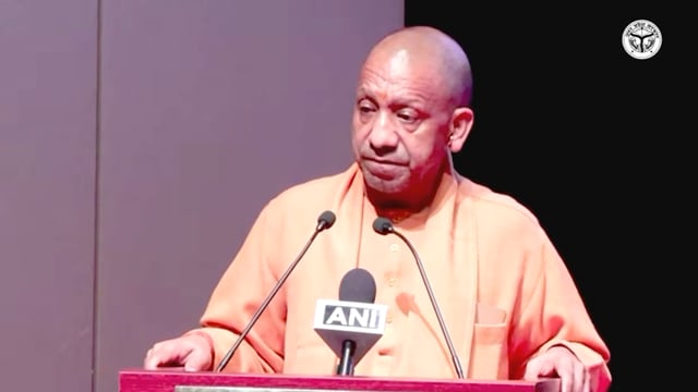 ▶️......25 करोड़ की आबादी उत्तर प्रदेश में रहती है, अब आप देखते होंगे कि वहां कर्फ्यू का कोई समाचार नहीं आता होगा, दंगों और उपद्रव के समाचार नहीं बल्कि उत्सव के समाचार आते होंगे।