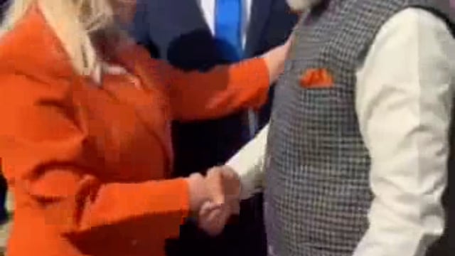 प्रधानमंत्री नरेंद्र मोदी इजरायल पहुंच चुके हैं।तेल अवीव हवाई अड्डे पर स्वयं इजरायल के प्रधानमंत्री बेंजामिन नेतन्याहू  और उनकी पत्नी सारा नेतन्याहू ने उनका स्वागत एवं अगवानी की।