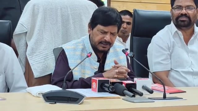 बौद्ध धर्माच्या ट्रस्टमध्ये सगळे बौद्ध असावेत अशी पंतप्रधानांसी केली चर्चा,सामाजिक न्याय मंत्री रामदास आठवले