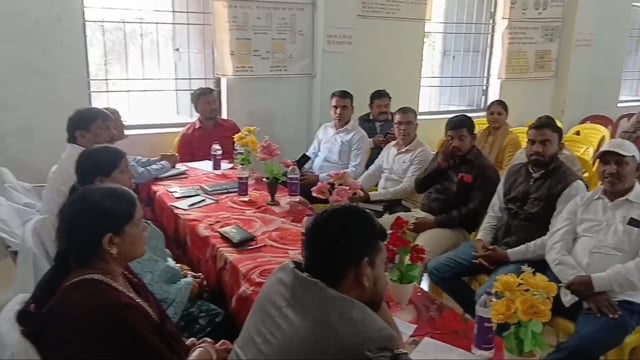 पंचायत समिति सिरदला की बैठक में योजनाओं की समीक्षा, अनुपस्थित कर्मियों से स्पष्टीकरण