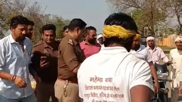 मथुरा हयातपुर आगरा ग्वालियर झांसी होते हुए बागेश्वर धाम 500 किलोमीटर धीरेंद्र शास्त्री महाराज जी के पास बाबा कीदंडवत यात