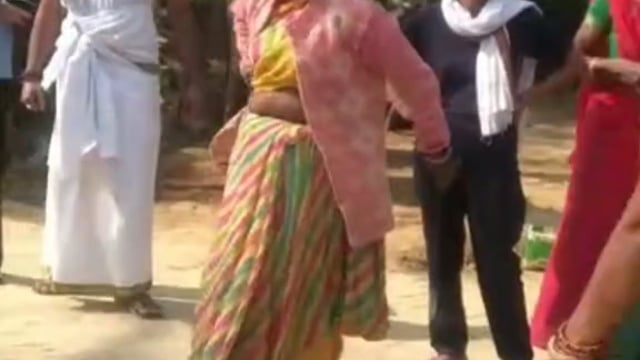 *सुल्तानपुर*  

          *जनपद सुल्तानपुर के कुड़वार थाना क्षेत्र अंतर्गत ग्राम पूरे कस्तुरी मजरे मसेतवा में एक महिला ने गांव के ही कुछ लोगों पर मारपीट, गाली-गलौज और जान से मारने की धमकी देने का आरोप लगाया