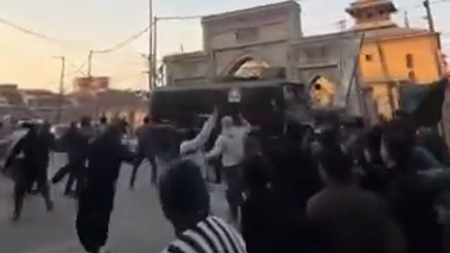 ▶️.....ये तस्वीर ईरान की नहीं है,हिन्दुस्थान के कश्मीर की है
ईरान के नेता आयातुल्ला अली खामेनेई की हत्या के बाद विरोध प्रदर्शन भड़क उठे हैं
शिया बहुल इलाकों में सैकड़ों लोग सड़कों पर उतरकर अमेरिका व इजरायल विरोधी नारे लगाए और ईरान के प्रति समर्थन जताया