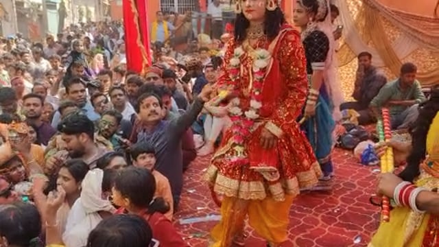 गोकुल में होली की धूम