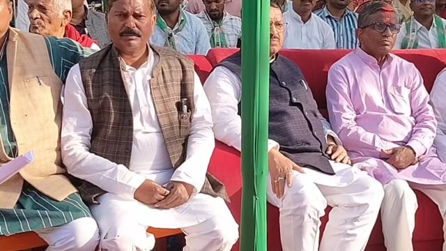 बगहा में धूमधाम से मना सीएम नीतीश कुमार का जन्मदिन, केक कटिंग और वृक्षारोपण