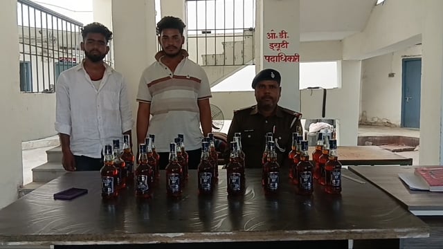 9 लीटर अंग्रेजी शराब के साथ दो धंधेबाज गिरफ्तार