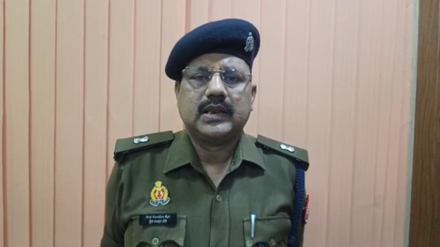 👉 थाना हथिगवां पुलिस की बदमाशों से मुठभेड़, लूट कांड का एक अभियुक्त पैर में गोली लगने से घायल#latest_news 