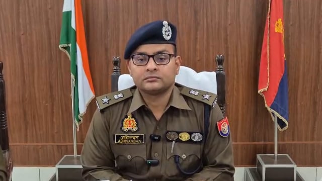 ➡️ .....थाना गागलहेडी, सहारनपुर पुलिस द्वारा एक व्यक्ति द्वारा स्वंय को मृत दिखाने की साजिश कर कर्जदार की हत्या कर उसका शव कार में जलाने की घटना का सफल अनावरण करते हुए 04 अभियुक्तगण गिरफ्तार, कब्जे से घटना में प्रयुक्त 01 कार बरामद ।*
जिसके संबंध में वरिष्ठ पुलिस अधीक्षक,सहारनपुर द्वारा दी गयी बाईट।*