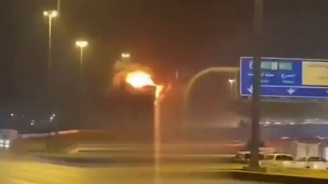 ▶️......सऊदी अरब के रियाद में अमेरिकी दूतावास पर ड्रोन से हमला किया गया है. ईरान की ओर से दूतावास पर 2 ड्रोन दागे गए हैं. हमले की वजह से दूतावास के एक हिस्से में आग लग गई है