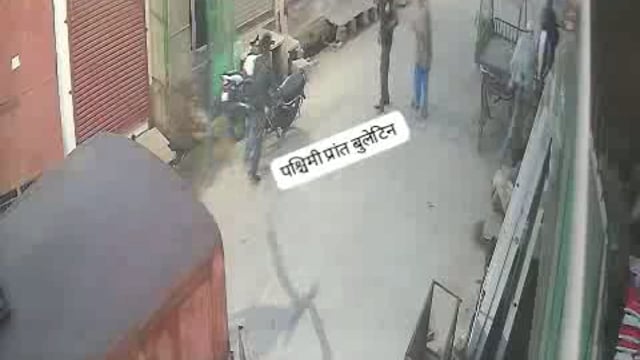 *जनपद मुजफ्फरनगर के थाना खालापार क्षेत्र के स्थिति हड्डी गोदाम पर किसी बात को लेकर दिन निकलते ही चले ईट पत्थर जिसमें तीन