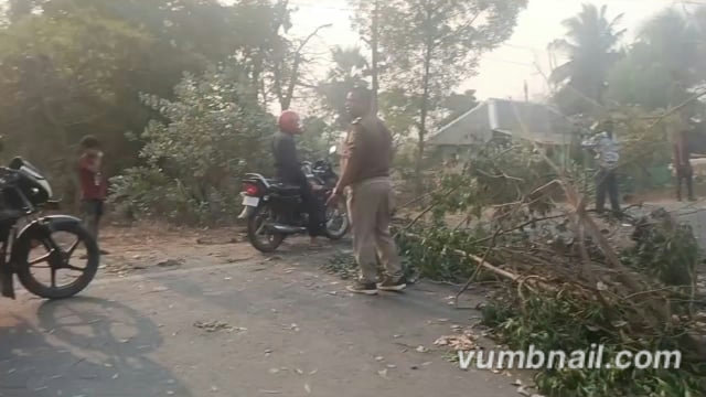 ଛାତ୍ରୀଙ୍କୁ ଅସଦାଚରଣ ପାଇଁ ଶିକ୍ଷକ ବିରୁଦ୍ଧ ରେ ଦୃଢ଼ କାର୍ଯ୍ୟାନୁଷ୍ଠାନ ଦାବି ରେ ଧାମରା ରାସ୍ତା ଜାମ।