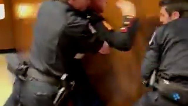 ▶️....अमेरिका में एंटी वार प्रोटेस्ट-
वहाँ नेवी के एक पूर्व अधिकारी ईरान के साथ युद्ध का विरोध करते हुए मीटिंग हाल तक पहुँच गए
अमेरिका में युद्ध का बड़े पैमाने पर विरोध हो रहा है