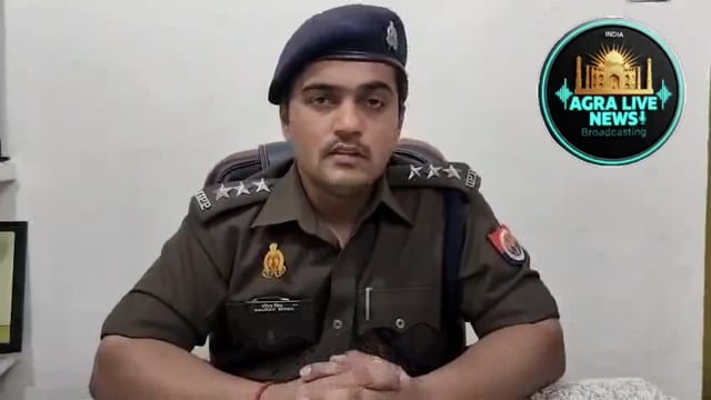 जिंदा जलाए गए युवक की इलाज के दौरान मौत 27 फरवरी की घटना थाना शाहगंज क्षेत्र का मामला  वाइट =एसीपी शाहगंज द्वारा दी गई 