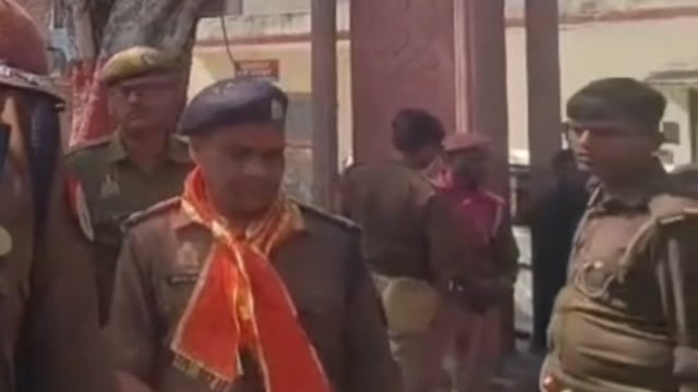 MANT- हुरियारियों ने बरसाये, प्रेम पगे कोड़े, बलदेव में विश्व प्रसिद्ध हुरंगा,का आयोजन,,