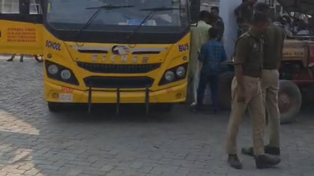 पलिया के पेट्रोल पंपों पर लगी वाहनों की लंबी कतार, डीजल की किल्लत से परेशान रहे लोग