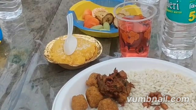 अंसारी टोला में रोजेदारों संग जुटे लोग, युवाओं की इफ्तार पार्टी ने दिया भाईचारे का संदेश