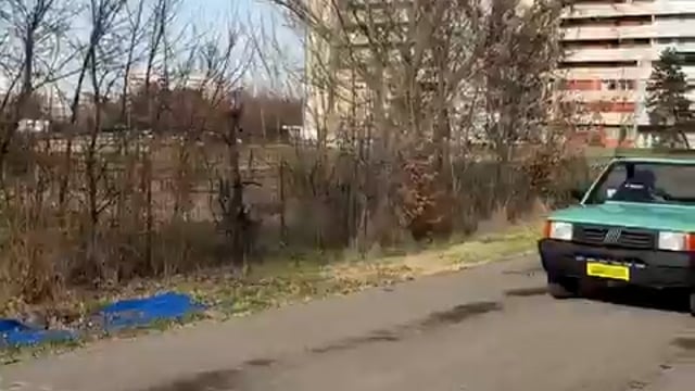 🇮🇹🚗 इटली के ब्लॉगर्स का अद्भुत आविष्कार: एक कार, दो ड्राइवर

सोशल मीडिया पर इस 'जुगाड़' ने धूम मचा दी है। दो इटैलियन ब्लॉगर्स ने एक ऐसी कार बनाई है जिसमें पैसेंजर सीट नहीं, बल्कि विपरीत दिशा में दो फुल-ड्राइवर सीटें हैं।