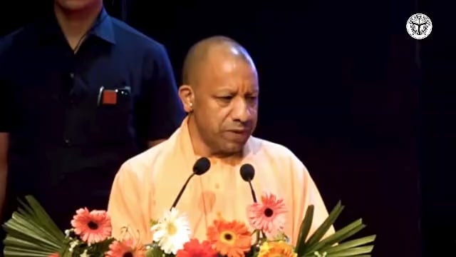 ▶️....विकास की पहली शर्त सुरक्षा होती है। उत्तर प्रदेश पुलिस ने आमजन को सुरक्षा प्रदान कर इसे संभव कर दिखाया है। 

— मुख्यमंत्री योगी आदित्यनाथ जी