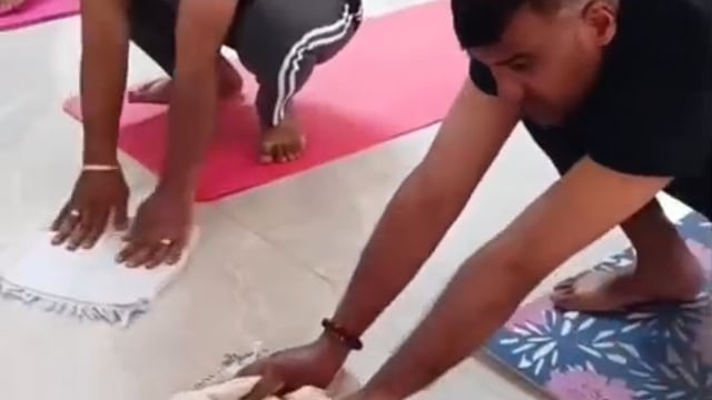 ▶️....घर में काम होता नहीं बाहर शरीर बनाने आते हैं ये काम घर मे ही कर लेते तो घर वाले भी खुश हो जाते*

🙆🆚😆😆