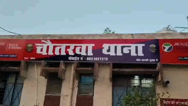 तीन वारंटी गिरफ्तार 