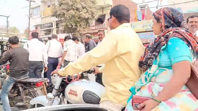 अंबेडकर नगर..
अकबरपुर ओवर ब्रिज के पहले हुआ यह हादसा बड़ी दुर्घटना होने से बच गया व्यक्ति ट्रैफिक पुलिस ने मौके पर पहुंचकर घायल व्यक्ति को ई रिक्शा के माध्यम से भिजवाया जिला अस्पताल।