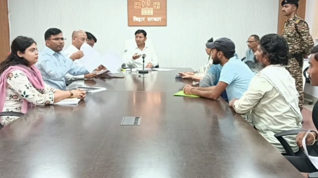 लंबित मामलों पर डीएम सख्त, सभी विभागों को त्वरित निष्पादन का निर्देश