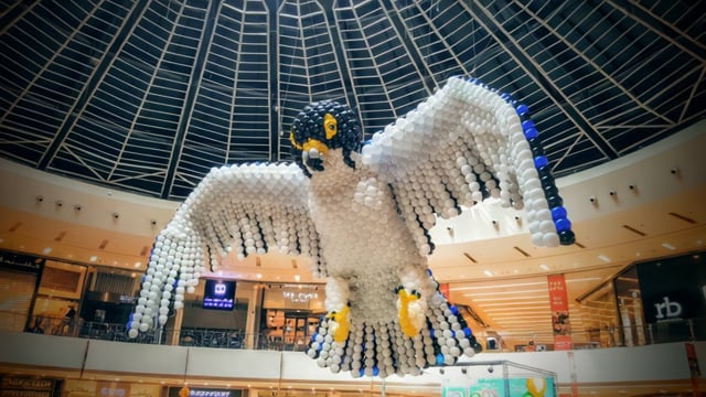 Large-scale balloon installation at Dubai Marina Mall — Out of Thin Air